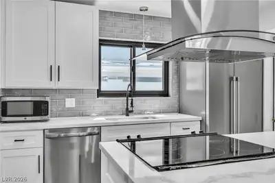5804 Carmen Boulevard Kitchen