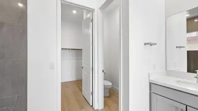 379 Tigullio Avenue Primary Bathroom