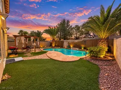 9543 Camelback Peak Court Yard