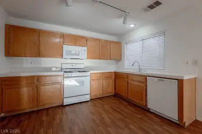 8379 Rockefeller Street Kitchen