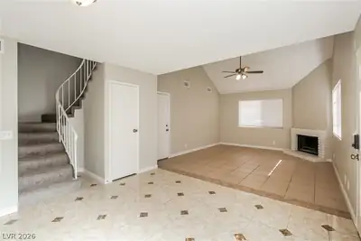 1412 Autumn Glen Circle Living Room