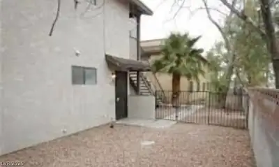 3708 Scuba Circle A Entry