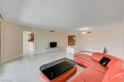 2777 Paradise Road 603 Living Room
