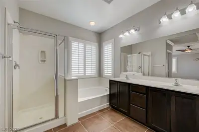 916 Baronet Drive Primary Bathroom