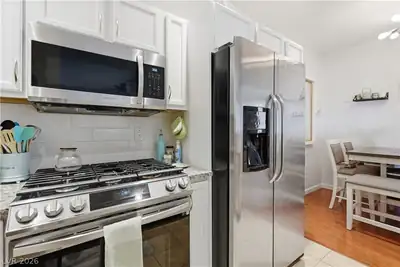 1404 Santa Margarita Street H Kitchen