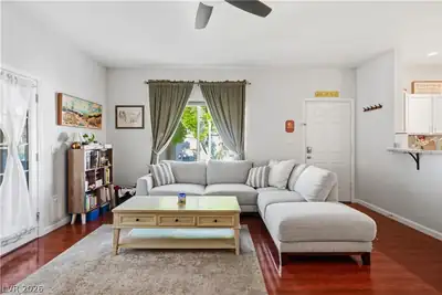 1404 Santa Margarita Street H Living Room
