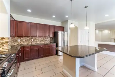 5800 Collier Falls Avenue Kitchen
