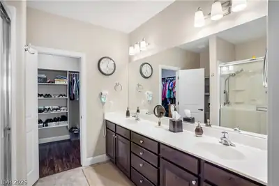 671 Kylee Avenue Primary Bathroom