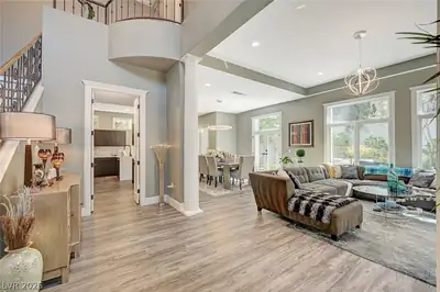 9005 Robinson Ridge Drive Living Room