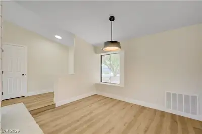 942 Anchor Drive Dining Area