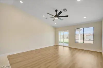942 Anchor Drive Living Room