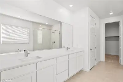 1634 Amalfi Arches Place Primary Bathroom