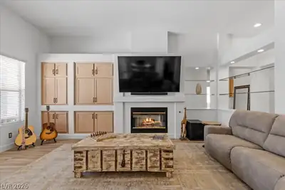 2204 Trident Maple Street Living Room