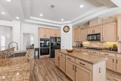 2204 Trident Maple Street Kitchen