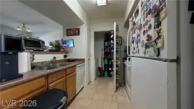 7255 West Sunset Road 2027 Kitchen