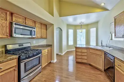 933 Scarlet Haze Avenue Kitchen