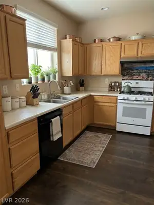 7653 Hampton Park Lane Kitchen