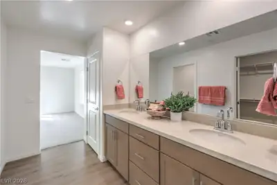6024 Bamboo Breeze Way Primary Bathroom
