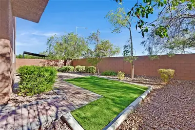 719 Tall Arrow Avenue Yard