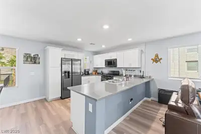 10059 Dazzling Sunrays Avenue Kitchen