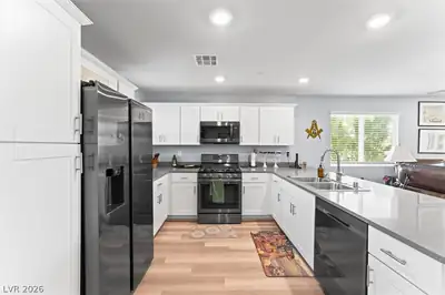 10059 Dazzling Sunrays Avenue, Las Vegas, NV 89129 Kitchen
