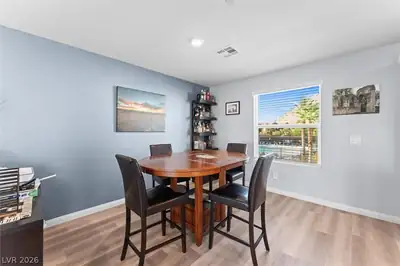 10059 Dazzling Sunrays Avenue Dining Area