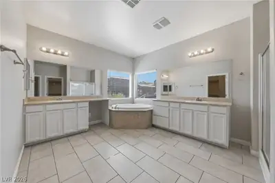 9023 Mastodon Avenue Primary Bathroom
