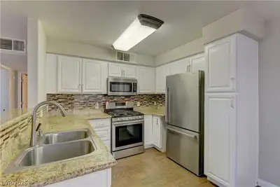 5710 East Tropicana Avenue 1053, Las Vegas, NV 89122 Kitchen