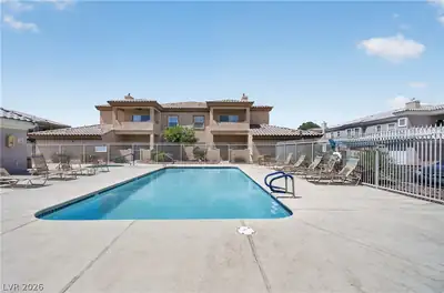 6901 Cobre Azul Avenue 202 Pool