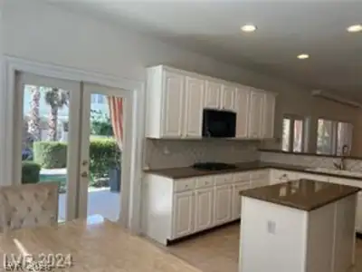 5433 Volonne Court Kitchen