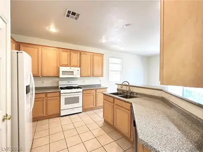 11238 Tribiani Avenue Kitchen