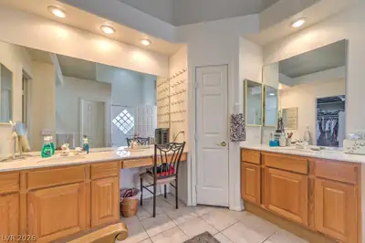 8628 Highland View Avenue Primary Bathroom