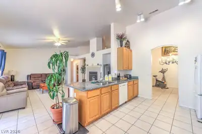 8628 Highland View Avenue Kitchen