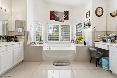 2909 Tanagrine Drive Primary Bathroom