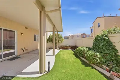 6073 Lazarro Court Yard