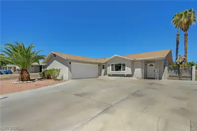 4382 Del Santos Drive Front of Structure