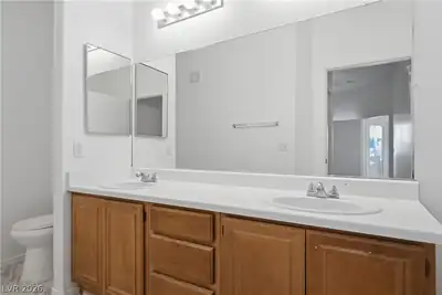 10245 South Maryland Parkway 279 Primary Bathroom