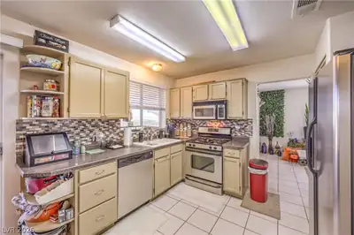 5712 Emperor Way Kitchen