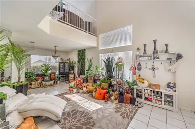 5712 Emperor Way Living Room