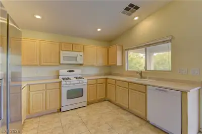 2280 Chestnut Ranch Avenue, Henderson, NV 89052 Kitchen