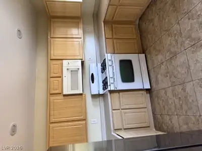 2280 Chestnut Ranch Avenue Kitchen