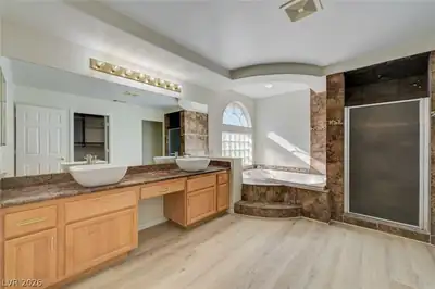 8709 Kingship Court Primary Bathroom