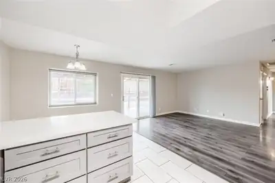 520 Close Avenue Dining Area