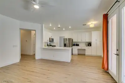 9601 Bending River Avenue Kitchen