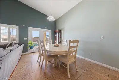 5010 Mirage Garden Street Dining Area