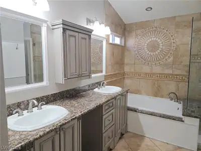 1954 Magnolia Drive Primary Bathroom