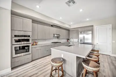9125 Las Manaitas Avenue 302 Kitchen
