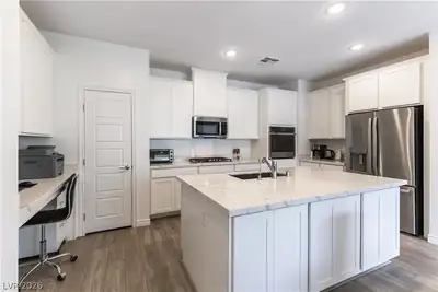 2555 Hampton Road 2308 Kitchen