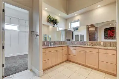 410 East Paradise Hills Drive Primary Bathroom