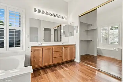 7952 Nookfield Drive Primary Bathroom